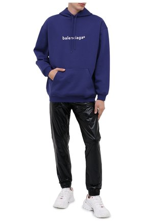 Мужской хлопковое худи BALENCIAGA синего цвета по цене 51300 руб., арт. 570811/TIV55 | Фото 2 Мужской хлопковое худи BALENCIAGA синего цвета, арт. 570811/TIV55 | Фото 2