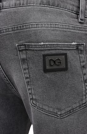 Мужские джинсы DOLCE & GABBANA серого цвета, арт. GY07CD/G8CP3 | Фото 7 (Силуэт М (брюки): Прямые; Кросс-КТ: Деним; Длина (брюки, джинсы): Стандартные; Стили: Гранж; Материал внешний: Хлопок, Деним)
