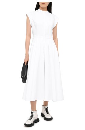 Женское хлопковое платье ALEXANDER MCQUEEN белого цвета по цене 167500 руб., арт. 629055/QAAAC | Фото 2 Женское хлопковое платье ALEXANDER MCQUEEN белого цвета, арт. 629055/QAAAC | Фото 2