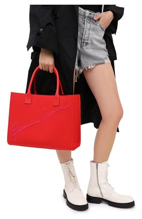 Женская сумка-тоут medusa VERSACE красного цвета по цене 78300 руб., арт. DBFH683/D2TCVR | Фото 2 Женская сумка-тоут medusa VERSACE красного цвета, арт. DBFH683/D2TCVR | Фото 2