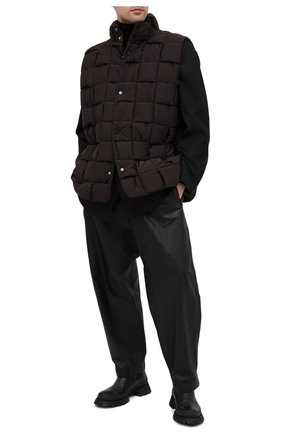 Мужской пуховый жилет BOTTEGA VENETA темно-коричневого цвета по цене 312500 руб., арт. 644982/VF4K0 | Фото 2 Мужской пуховый жилет BOTTEGA VENETA темно-коричневого цвета, арт. 644982/VF4K0 | Фото 2