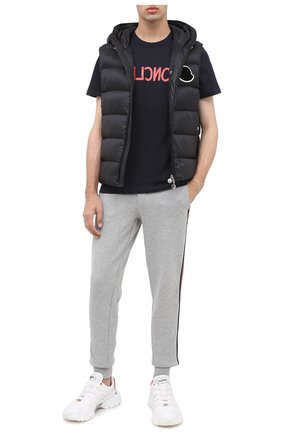 Мужская хлопковая футболка 2 moncler 1952 MONCLER GENIUS темно-синего цвета по цене 15500 руб., арт. F2-092-8C724-10-8390T | Фото 2 Мужская хлопковая футболка 2 moncler 1952 MONCLER GENIUS темно-синего цвета, арт. F2-092-8C724-10-8390T | Фото 2