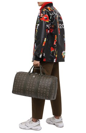 Мужская дорожная сумка traveler MCM хаки цвета по цене 105000 руб., арт. MMV AAVY02 | Фото 2 Мужская дорожная сумка traveler MCM хаки цвета, арт. MMV AAVY02 | Фото 2