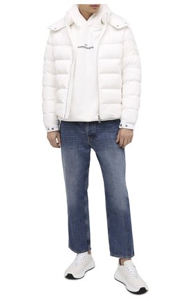 Мужская пуховая куртка MONCLER белого цвета по цене 97600 руб., арт. F2-091-1A543-00-C0572 | Фото 2 Мужская пуховая куртка MONCLER белого цвета, арт. F2-091-1A543-00-C0572 | Фото 2