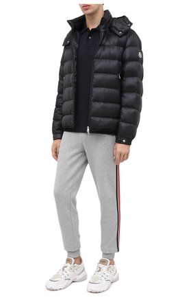 Мужские хлопковые джоггеры MONCLER серого цвета по цене 40500 руб., арт. F2-091-8H717-00-V8162 | Фото 2 Мужские хлопковые джоггеры MONCLER серого цвета, арт. F2-091-8H717-00-V8162 | Фото 2