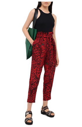 Женские шелковые брюки REDVALENTINO красного цвета по цене 52950 руб., арт. UR3RBC95/56A | Фото 2 Женские шелковые брюки REDVALENTINO красного цвета, арт. UR3RBC95/56A | Фото 2