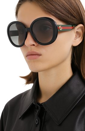 Женские солнцезащитные очки GUCCI черного цвета по цене 27400 руб., арт. GG0712S 001 | Фото 2 Женские солнцезащитные очки GUCCI черного цвета, арт. GG0712S 001 | Фото 2