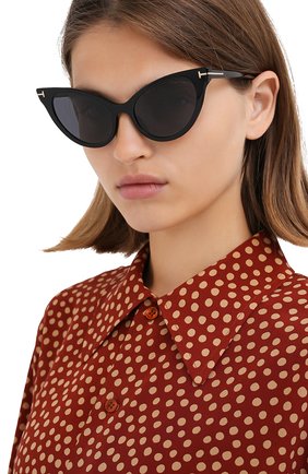 Женские солнцезащитные очки TOM FORD черного цвета по цене 21550 руб., арт. TF820 01A | Фото 2 Женские солнцезащитные очки TOM FORD черного цвета, арт. TF820 01A | Фото 2