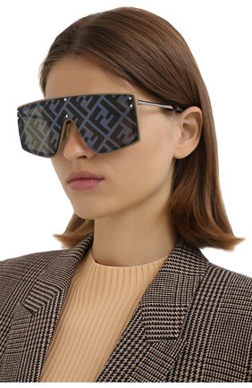 Женские солнцезащитные очки FENDI темно-серого цвета по цене 29650 руб., арт. M0076/G 10A | Фото 2 Женские солнцезащитные очки FENDI темно-серого цвета, арт. M0076/G 10A | Фото 2