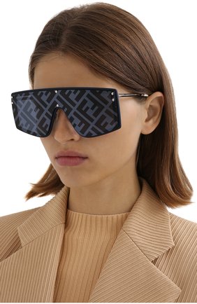 Женские солнцезащитные очки FENDI черного цвета по цене 29650 руб., арт. M0076/G PJP | Фото 2 Женские солнцезащитные очки FENDI черного цвета, арт. M0076/G PJP | Фото 2