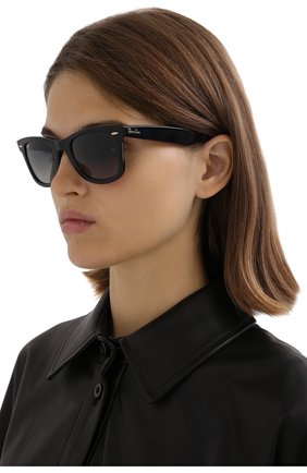 Женские солнцезащитные очки RAY-BAN темно-коричневого цвета, арт. 2140-127771 | Фото 2 (Тип очков: С/з; Оптика Гендер: оптика-унисекс; Очки форма: Прямоугольные)