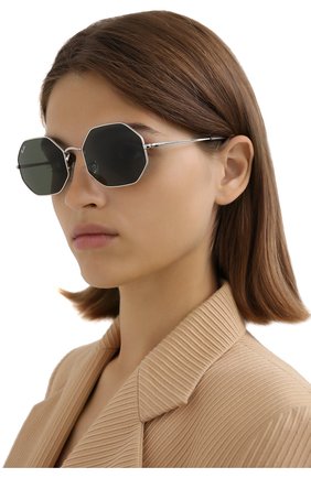 Женские солнцезащитные очки RAY-BAN серебряного цвета по цене 10700 руб., арт. 1972-914931 | Фото 2 Женские солнцезащитные очки RAY-BAN серебряного цвета, арт. 1972-914931 | Фото 2
