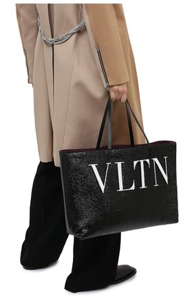 Женский сумка-шопер valentino garavani totemic VALENTINO черного цвета по цене 158500 руб., арт. UW2B0H45/LHN | Фото 2 Женский сумка-шопер valentino garavani totemic VALENTINO черного цвета, арт. UW2B0H45/LHN | Фото 2
