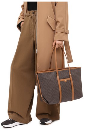 Женский сумка-тоут beck large MICHAEL MICHAEL KORS коричневого цвета по цене 25450 руб., арт. 30T0GKNT3B | Фото 2 Женский сумка-тоут beck large MICHAEL MICHAEL KORS коричневого цвета, арт. 30T0GKNT3B | Фото 2