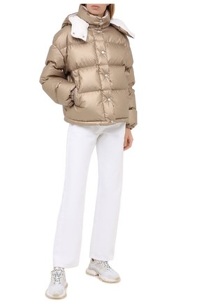 Женская пуховая куртка MONCLER золотого цвета по цене 132100 руб., арт. F2-093-1A571-00-V0124 | Фото 2 Женская пуховая куртка MONCLER золотого цвета, арт. F2-093-1A571-00-V0124 | Фото 2