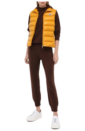 Женский пуховый жилет MONCLER желтого цвета по цене 46100 руб., арт. F2-093-1A525-00-68950 | Фото 2 Женский пуховый жилет MONCLER желтого цвета, арт. F2-093-1A525-00-68950 | Фото 2