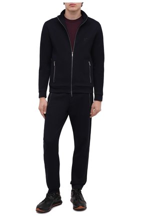 Мужской хлопковая толстовка GIORGIO ARMANI темно-синего цвета по цене 92800 руб., арт. 6HSB72/SJTUZ | Фото 2 Мужской хлопковая толстовка GIORGIO ARMANI темно-синего цвета, арт. 6HSB72/SJTUZ | Фото 2 (Длина (для топов): Стандартные; Материал внешний: Хлопок; Рукава: Длинные; Мужское Кросс-КТ: Толстовка-одежда; Стили: Кэжуэл)