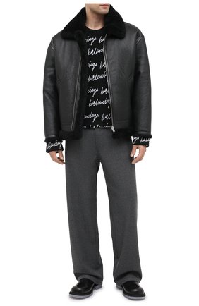 Мужская дубленка VETEMENTS черного цвета по цене 373000 руб., арт. UAH21JA017 2403/M | Фото 2 Мужская дубленка VETEMENTS черного цвета, арт. UAH21JA017 2403/M | Фото 2