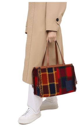 Женский сумка-тоут cushion LOEWE красного цвета по цене 156500 руб., арт. A612B90X10 | Фото 2 Женский сумка-тоут cushion LOEWE красного цвета, арт. A612B90X10 | Фото 2