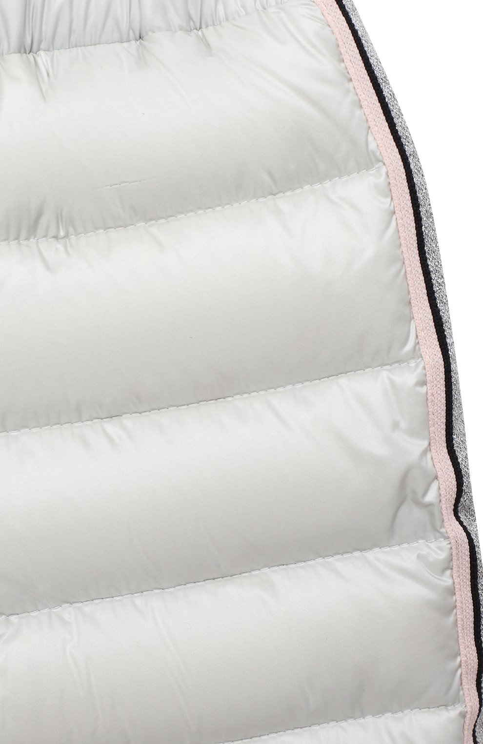 Детского комплект из куртки и брюк MONCLER светло-серого цвета по цене 50800 руб., арт. F2-951-1F503-10-53048 | Фото 7 Детского комплект из куртки и брюк MONCLER светло-серого цвета, арт. F2-951-1F503-10-53048 | Фото 7