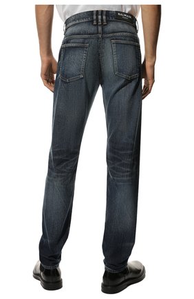 Мужские джинсы BALMAIN синего цвета, арт. UH15291/Z008 | Фото 4 (Силуэт М (брюки): Прямые; Кросс-КТ: Деним; Длина (брюки, джинсы): Стандартные; Стили: Гранж; Материал внешний: Хлопок; Детали: Потертости)