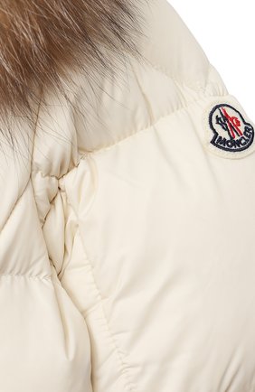 Детского пуховый комбинезон MONCLER бежевого цвета по цене 48400 руб., арт. F2-951-1G506-02-53079/18M-3A | Фото 3 Детского пуховый комбинезон MONCLER бежевого цвета, арт. F2-951-1G506-02-53079/18M-3A | Фото 3