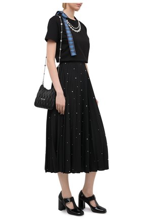 Женская хлопковая футболка MIU MIU черного цвета по цене 78000 руб., арт. MJN231-1XEW-F0002 | Фото 2 Женская хлопковая футболка MIU MIU черного цвета, арт. MJN231-1XEW-F0002 | Фото 2