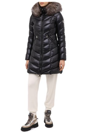 Женский пуховик MONCLER черного цвета по цене 158900 руб., арт. F2-093-1C565-02-C0065 | Фото 2 Женский пуховик MONCLER черного цвета, арт. F2-093-1C565-02-C0065 | Фото 2