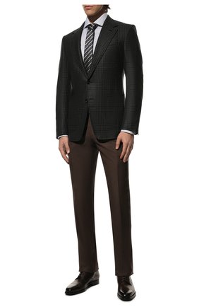 Мужской шерстяной пиджак TOM FORD темно-серого цвета по цене 313000 руб., арт. 822R47/10SP40 | Фото 2 Мужской шерстяной пиджак TOM FORD темно-серого цвета, арт. 822R47/10SP40 | Фото 2 (Рукава: Длинные; Длина (для топов): Стандартные; Материал подклада: Купро, Шелк; Материал внешний: Шерсть; Случай: Формальный; Пиджаки М: Приталенный; 1-2-бортные: Однобортные; Стили: Классический)