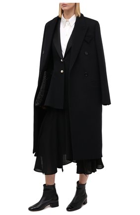 Женские кожаные ботильоны LOEWE черного цвета по цене 94500 руб., арт. L815286X02 | Фото 2 Женские кожаные ботильоны LOEWE черного цвета, арт. L815286X02 | Фото 2 (Подошва: Плоская; Материал внутренний: Натуральная кожа; Каблук тип: Устойчивый; Каблук высота: Низкий; Материал внешний: Кожа; Материал утеплителя: Без утеплителя; Региональные ограничения белый список (Axapta Mercury): RU; Длина стельки: 25, 27, 24, 23,5, 26,5, 23; ширина носка стельки: 8, 7,6, 8,7, 9; толщина подошвы: 0,3; высота каблука: 3,8, 4,2)