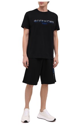 Мужская хлопковая футболка GIVENCHY черного цвета по цене 42800 руб., арт. BM70UY3002 | Фото 2 Мужская хлопковая футболка GIVENCHY черного цвета, арт. BM70UY3002 | Фото 2