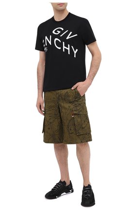 Мужская хлопковая футболка GIVENCHY черного цвета по цене 58150 руб., арт. BM70YC3002 | Фото 2 Мужская хлопковая футболка GIVENCHY черного цвета, арт. BM70YC3002 | Фото 2