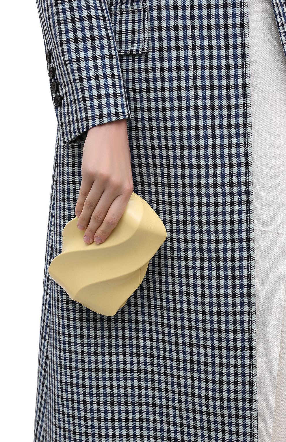Женский клатч bv whirl BOTTEGA VENETA бежевого цвета по цене 141000 руб., арт. 639332/VA9A0 | Фото 2 Женский клатч bv whirl BOTTEGA VENETA бежевого цвета, арт. 639332/VA9A0 | Фото 2