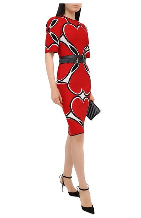 Женское платье из вискозы ALEXANDER MCQUEEN красного цвета по цене 142500 руб., арт. 641905/Q1ARV | Фото 2 Женское платье из вискозы ALEXANDER MCQUEEN красного цвета, арт. 641905/Q1ARV | Фото 2 (Рукава: 3/4; Длина Ж (юбки, платья, шорты): До колена; Женское Кросс-КТ: Платье-одежда, платье-футляр; Стили: Романтичный; Материал внешний: Вискоза; Случай: Вечерний)