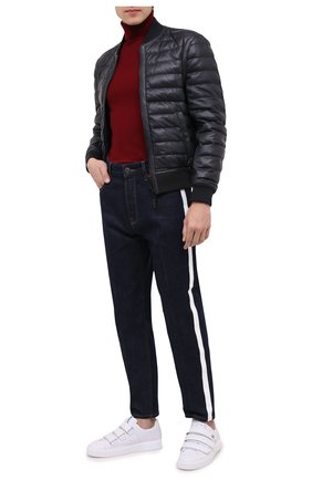 Мужской кожаный бомбер EMPORIO ARMANI темно-синего цвета по цене 96550 руб., арт. 91R42P/91P44 | Фото 2 Мужской кожаный бомбер EMPORIO ARMANI темно-синего цвета, арт. 91R42P/91P44 | Фото 2