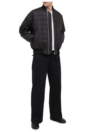 Мужские кожаные лоферы BOTTEGA VENETA черного цвета по цене 78200 руб., арт. 640216/VBS21 | Фото 2 Мужские кожаные лоферы BOTTEGA VENETA черного цвета, арт. 640216/VBS21 | Фото 2 (Материал внутренний: Натуральная кожа; Стили: Кэжуэл; Материал внешний: Кожа; Региональные ограничения белый список (Axapta Mercury): RU; Длина стельки: 28,5, 29, 28,8; толщина подошвы: 2,5; ширина носка стельки: 8,8)