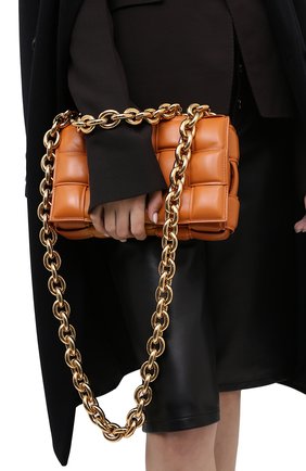 Женская сумка chain cassette BOTTEGA VENETA бежевого цвета по цене 271500 руб., арт. 631421/VBWZ0 | Фото 2 Женская сумка chain cassette BOTTEGA VENETA бежевого цвета, арт. 631421/VBWZ0 | Фото 2