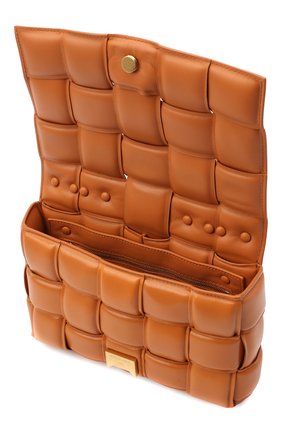 Женская сумка chain cassette BOTTEGA VENETA бежевого цвета по цене 271500 руб., арт. 631421/VBWZ0 | Фото 4 Женская сумка chain cassette BOTTEGA VENETA бежевого цвета, арт. 631421/VBWZ0 | Фото 4