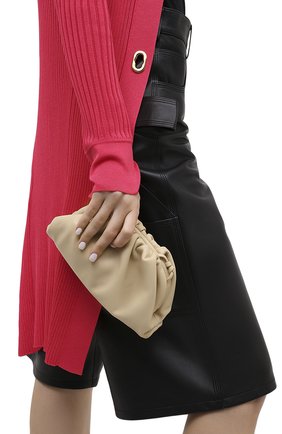 Женский клатч pouch 20 BOTTEGA VENETA светло-бежевого цвета по цене 99500 руб., арт. 585852/VCP40 | Фото 2 Женский клатч pouch 20 BOTTEGA VENETA светло-бежевого цвета, арт. 585852/VCP40 | Фото 2