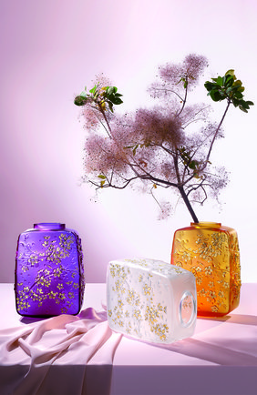 Ваза fleurs de cerisier LALIQUE фиолетового цвета по цене 2905000 руб., арт. 10722200 | Фото 3 Ваза fleurs de cerisier LALIQUE фиолетового цвета, арт. 10722200 | Фото 3 (Интерьер_коллекция: Fleurs De Cerisier; Ограничения доставки: fragile-2)