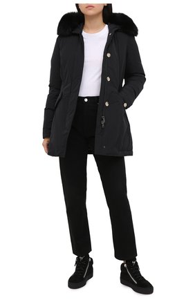Женская пуховая парка WOOLRICH черного цвета по цене 83450 руб., арт. CFWW0U0323FR/UT0573 | Фото 2 Женская пуховая парка WOOLRICH черного цвета, арт. CFWW0U0323FR/UT0573 | Фото 2