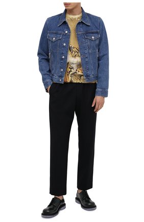 Мужская джинсовая куртка DRIES VAN NOTEN голубого цвета по цене 37050 руб., арт. 202-20531-1386 | Фото 2 Мужская джинсовая куртка DRIES VAN NOTEN голубого цвета, арт. 202-20531-1386 | Фото 2