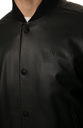 Мужской кожаный бомбер BURBERRY черного цвета, арт. 8029818 | Фото 5 (Кросс-КТ: Куртка; Рукава: Длинные; Принт: Без принта; Мужское Кросс-КТ: Верхняя одежда, Кожа и замша; Материал внешний: Натуральная кожа; Длина (верхняя одежда): Короткие; Материал подклада: Купро; Стили: Кэжуэл)