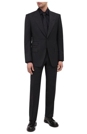 Мужской шерстяной костюм TOM FORD темно-серого цвета по цене 286500 руб., арт. 811R16/21AL43 | Фото 1 Мужской шерстяной костюм TOM FORD темно-серого цвета, арт. 811R16/21AL43 | Фото 1 (Рукава: Длинные; Материал подклада: Купро, Шелк; Материал внешний: Шерсть; Стили: Классический; Костюмы М: Однобортный)