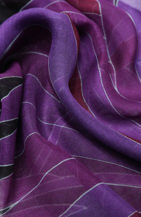 Женский шарф DRIES VAN NOTEN фиолетового цвета по цене 0 руб., арт. 202-11302-202 | Фото 2 Женский шарф DRIES VAN NOTEN фиолетового цвета, арт. 202-11302-202 | Фото 2 (Материал: Текстиль, Шелк)