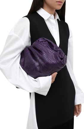 Женский клатч pouch из кожи аллигатора BOTTEGA VENETA фиолетового цвета по цене 2120000 руб., арт. 576227/VCPX0/AMIS | Фото 2 Женский клатч pouch из кожи аллигатора BOTTEGA VENETA фиолетового цвета, арт. 576227/VCPX0/AMIS | Фото 2 (Размер: large; Женское Кросс-КТ: Клатч-клатчи)