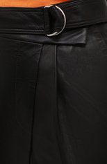 Женские кожаные шорты HELMUT LANG черного цвета, арт. K04HW204 | Фото 6 (Женское Кросс-КТ: Шорты-одежда; Стили: Гранж; Кросс-КТ: Широкие; Региональные ограничения белый список (Axapta Mercury): RU; Длина Ж (юбки, платья, шорты): До колена; Материал внешний: Натуральная кожа; Материал подклада: Вискоза)