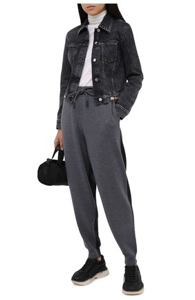 Женские шерстяные джоггеры BURBERRY серого цвета по цене 41300 руб., арт. 8032196 | Фото 2 Женские шерстяные джоггеры BURBERRY серого цвета, арт. 8032196 | Фото 2
