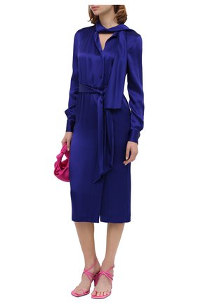 Женское платье TOM FORD синего цвета по цене 227500 руб., арт. AB2868-FAX727 | Фото 2 Женское платье TOM FORD синего цвета, арт. AB2868-FAX727 | Фото 2 (Материал внешний: Вискоза, Синтетический материал; Длина Ж (юбки, платья, шорты): Миди; Рукава: Длинные; Женское Кросс-КТ: Платье-одежда; Стили: Романтичный; Случай: Вечерний)
