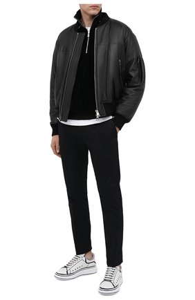 Мужские кожаные кеды ALEXANDER MCQUEEN черно-белого цвета по цене 52800 руб., арт. 627867/WHYBI | Фото 2 Мужские кожаные кеды ALEXANDER MCQUEEN черно-белого цвета, арт. 627867/WHYBI | Фото 2